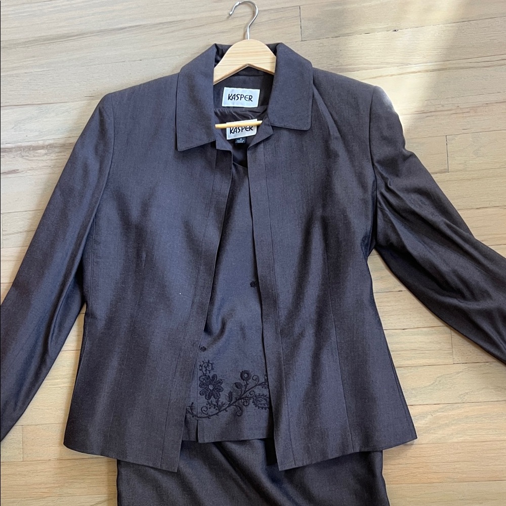 Kasper vintage Women's 3 piece skirt suit chocolate brown rayon.